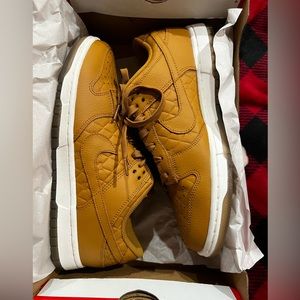 Nike dunk low wheat size 10 in W